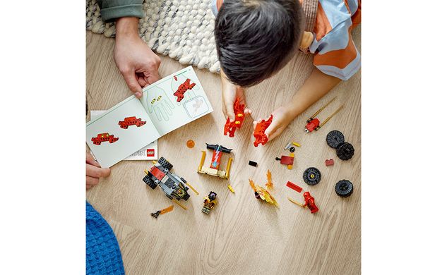 Конструктор LEGO Ninjago Автомобильная и байковая битва Кая и Раса