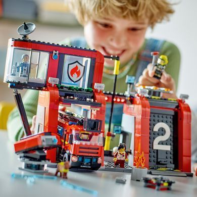 Набір LEGO City Пожежне депо з пожежною машиною