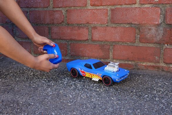 Збільшена машинка 1:16 на радіокеруванні &laquo;Rodger Dodger&raquo; Hot Wheels&reg;