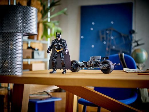Конструктор Lego DC Batman Фігурка Бетмена для складання та бетцикл