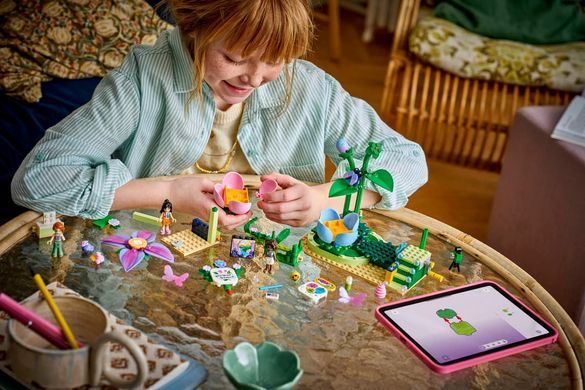 Конструктор LEGO Friends Карусель із квітами й чашками та казкова фотобудка
