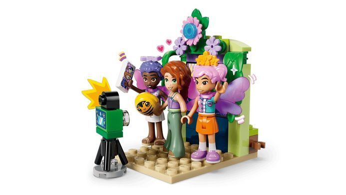 Конструктор LEGO Friends Карусель із квітами й чашками та казкова фотобудка