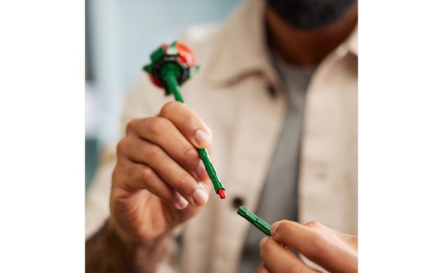 Конструктор LEGO Icons Букет троянд