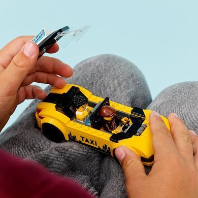 Конструктор LEGO City Жовте таксі