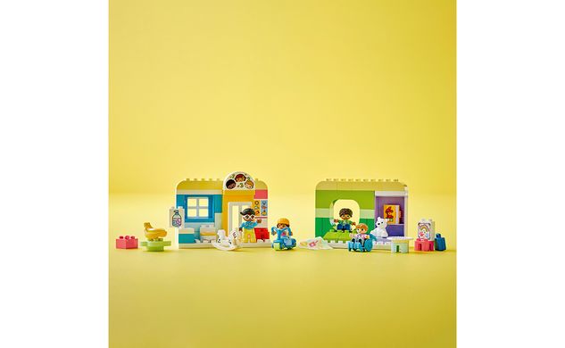Конструктор LEGO DUPLO Town Будни в детском саду