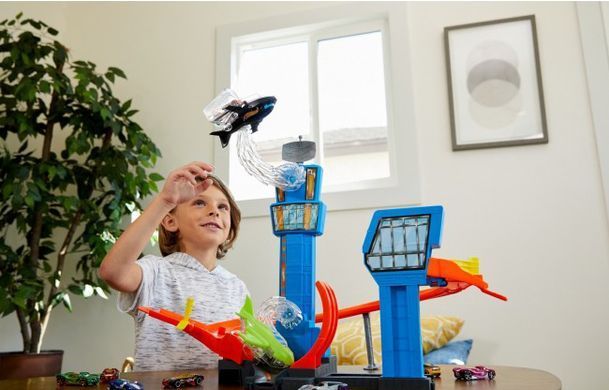 Трек Hot Wheels City &laquo;Перегони в аеропорту&raquo;, 5+, Хлопчик