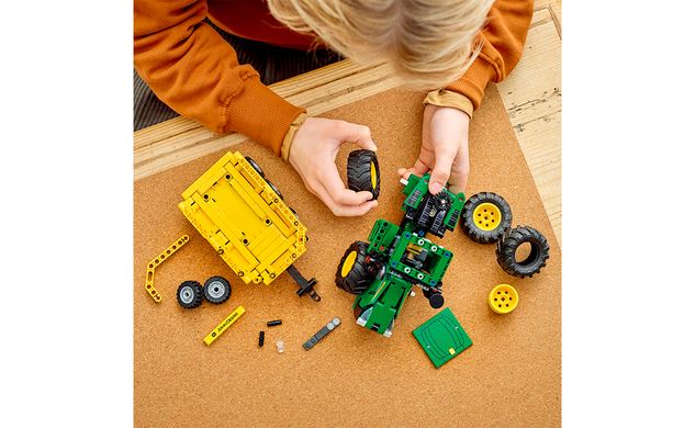 Конструктор Lego Technic Трактор John Deere 9620R 4WD