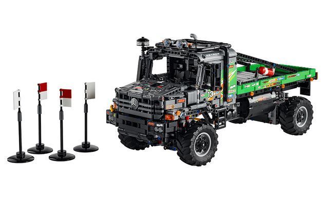 Конструктор LEGO Technic Повнопривідна вантажівка для випробувань Mercedes-Benz Zetros 2129 деталей (42129)