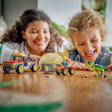 Конструктор LEGO&reg; Jurassic World Вантажівка для перевезення молодого тиранозавра