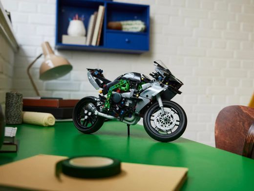 Конструктор LEGO Technic Мотоцикл Kawasaki Ninja H2R 643 деталі (42170)