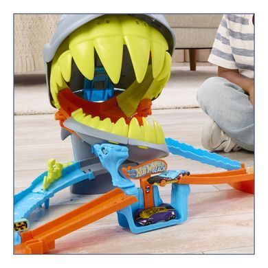 Ігровий набір Hot Wheels City Пляжна атака акули