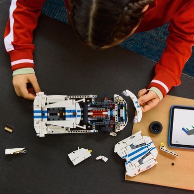 Конструктор LEGO&reg; Technic Спортивний автомобіль Dodge Viper GTS-R