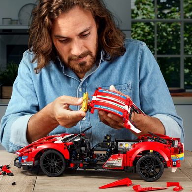 Конструктор LEGO Technic Ferrari 488 GTE «AF Corse #51», 18+, Technic™, Хлопчик