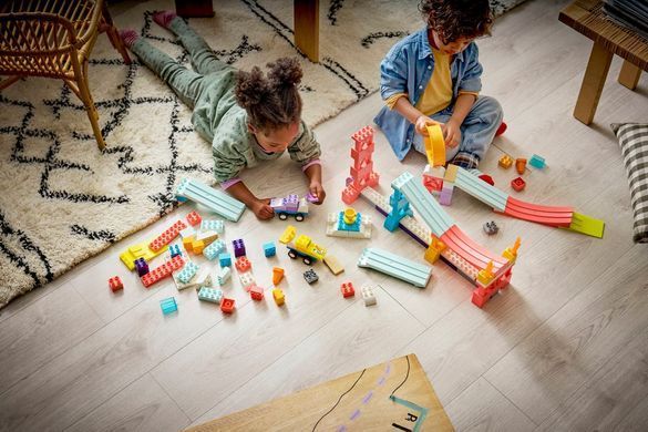 Конструктор LEGO DUPLO 3 в 1 Цікаві гірки та трампліни з автомобілями