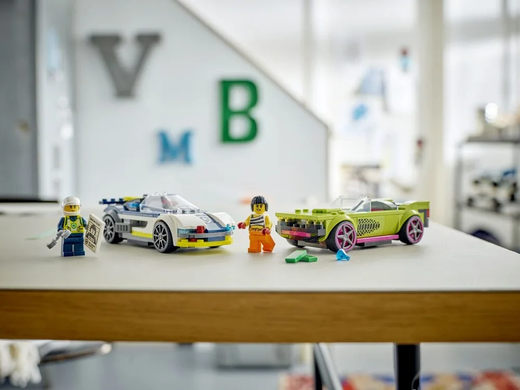 Набір LEGO City Переслідування маслкара на поліцейському автомобілі 213 деталей (60415)