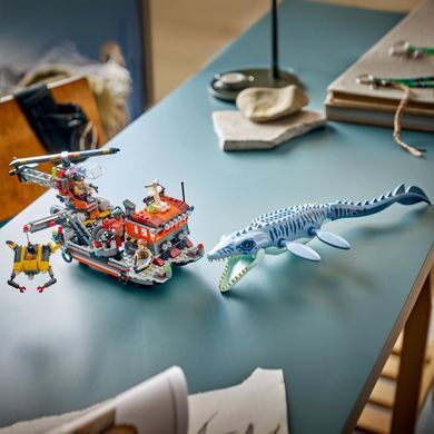 Конструктор LEGO&reg; Jurassic World Напад мозазавра на човен