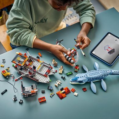 Конструктор LEGO&reg; Jurassic World Напад мозазавра на човен
