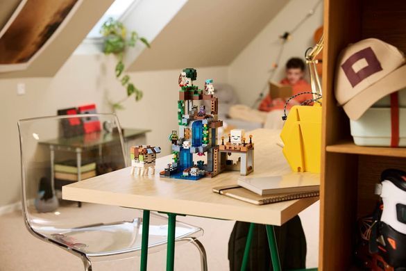 Набір LEGO Minecraft Станція ґастів